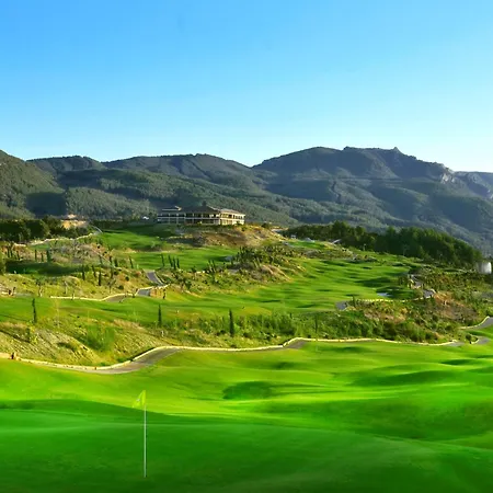 Unique Golf And Hotel